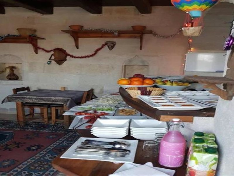 Explorer Cave Hotel 304200