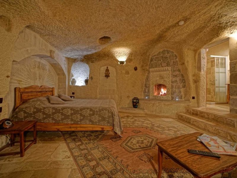 Explorer Cave Hotel 304204