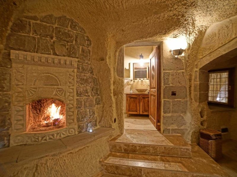 Explorer Cave Hotel 304206