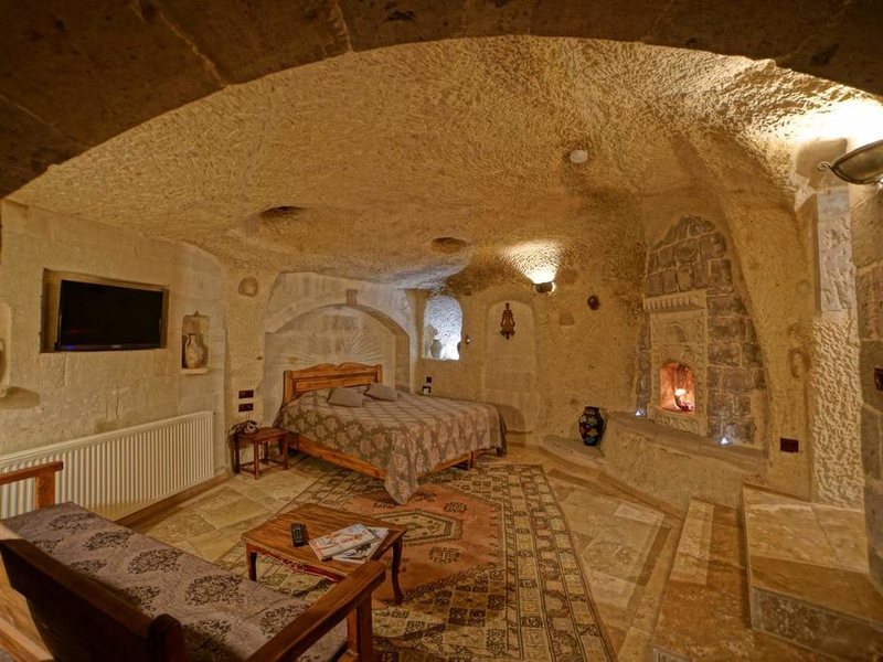 Explorer Cave Hotel 304207