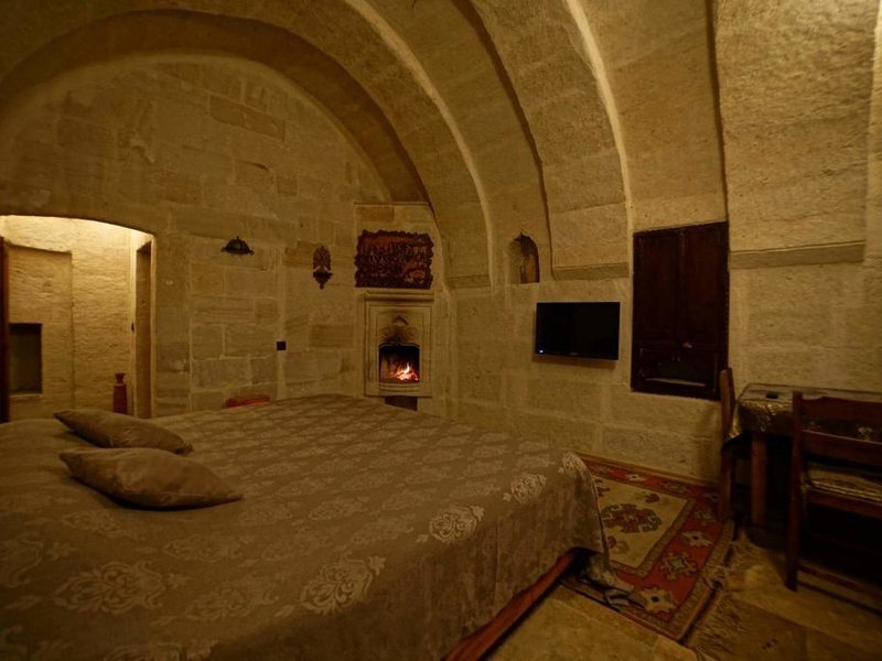 Explorer Cave Hotel 304208