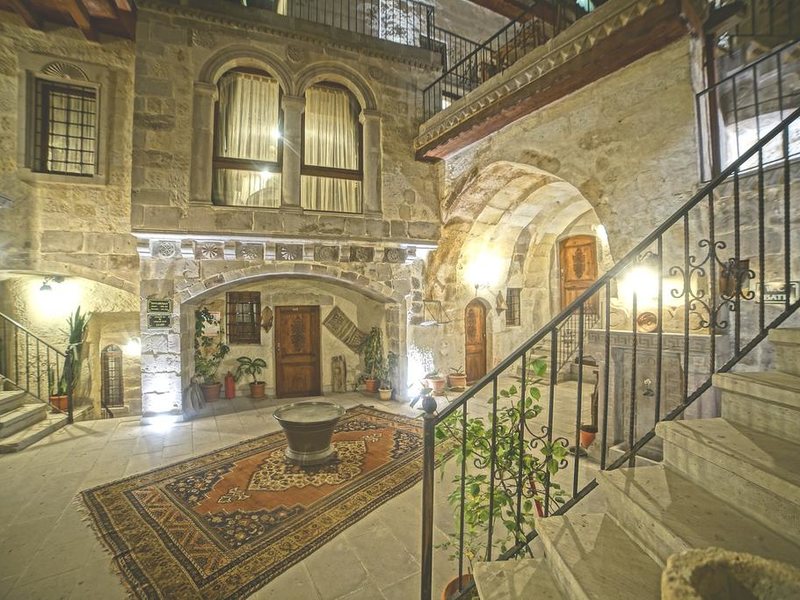 Explorer Cave Hotel 304213