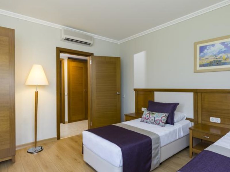 Felicia Village 160148