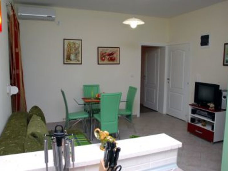 Felix Apartmani 70295