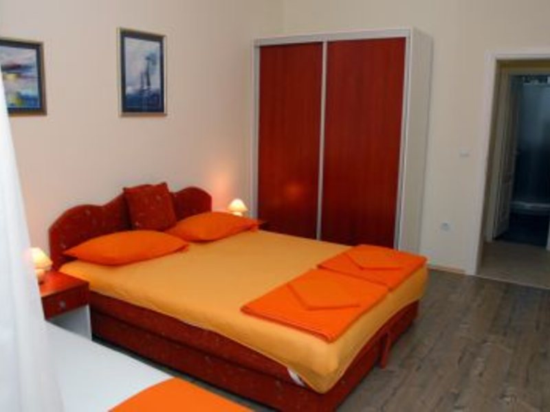 Felix Apartmani 70296