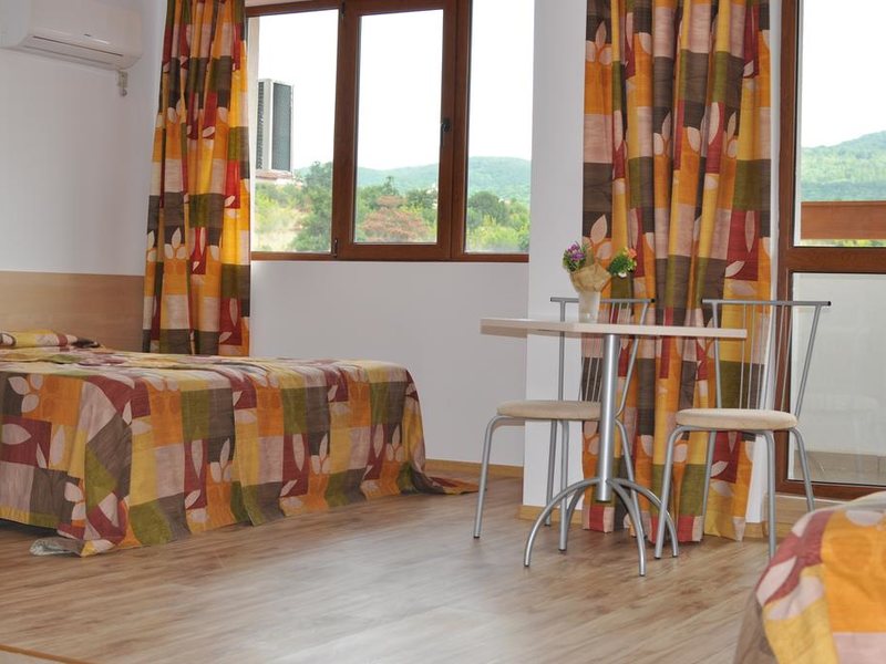 Festa Gardenia Hills 252933