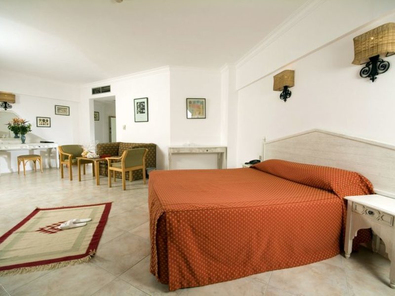 Flamenco Beach 34972