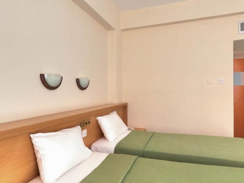 Flamingo Beach Hotel 76420