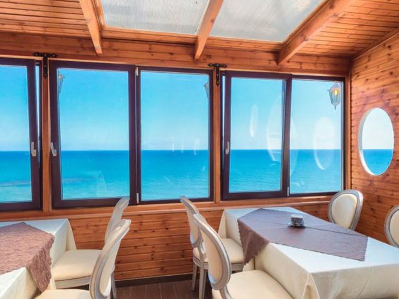 Flamingo Beach Hotel 76422