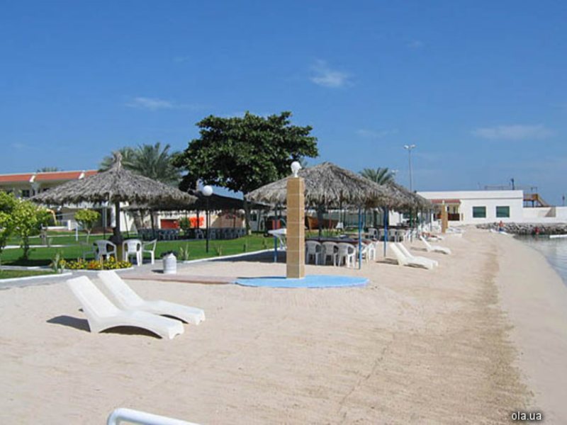 Flamingo Beach Resort 15258