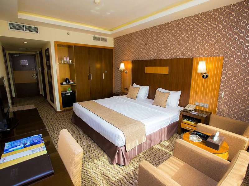 Fortune Plaza Hotel 300510