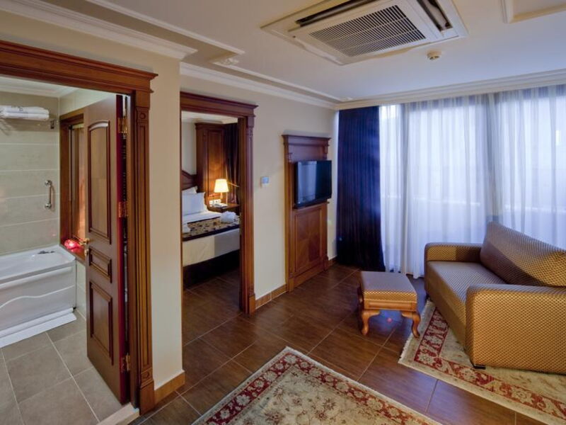 GLK PREMIER The Home Suites & Spa 279843