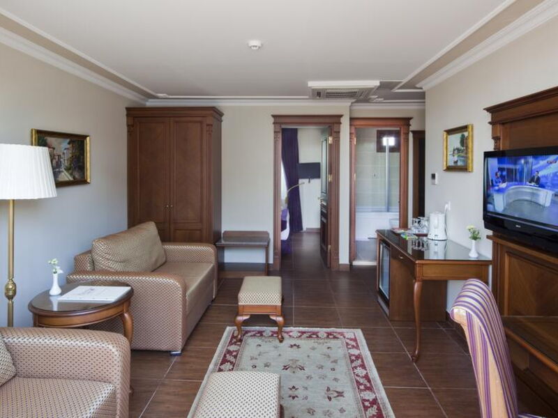 GLK PREMIER The Home Suites & Spa 279849