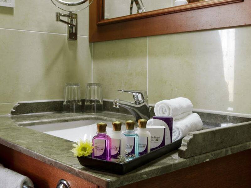 GLK PREMIER The Home Suites & Spa 279855