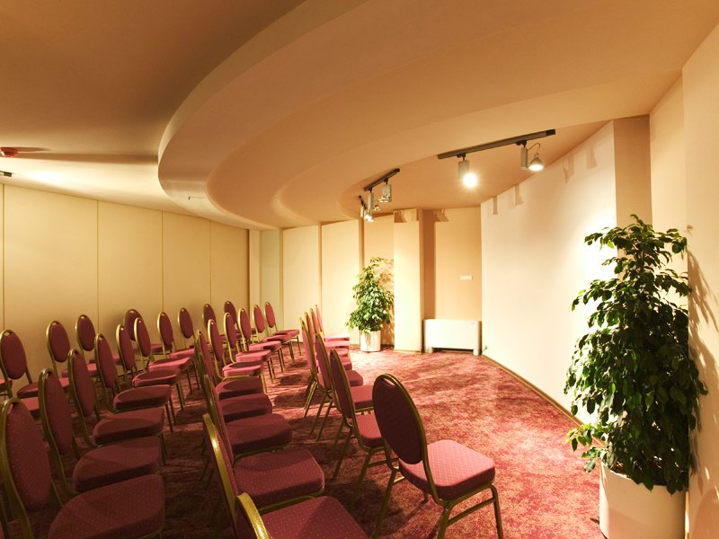 Garden Of Eden Apart  170959