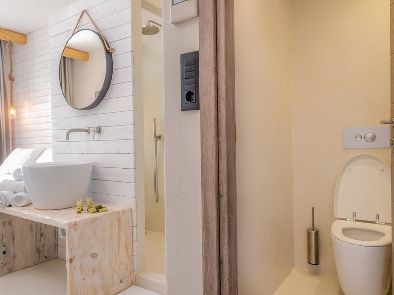 Gloria Maris Hotel Suites & Villa  305933