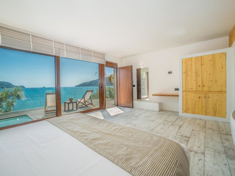 Gloria Maris Hotel Suites & Villa  305946