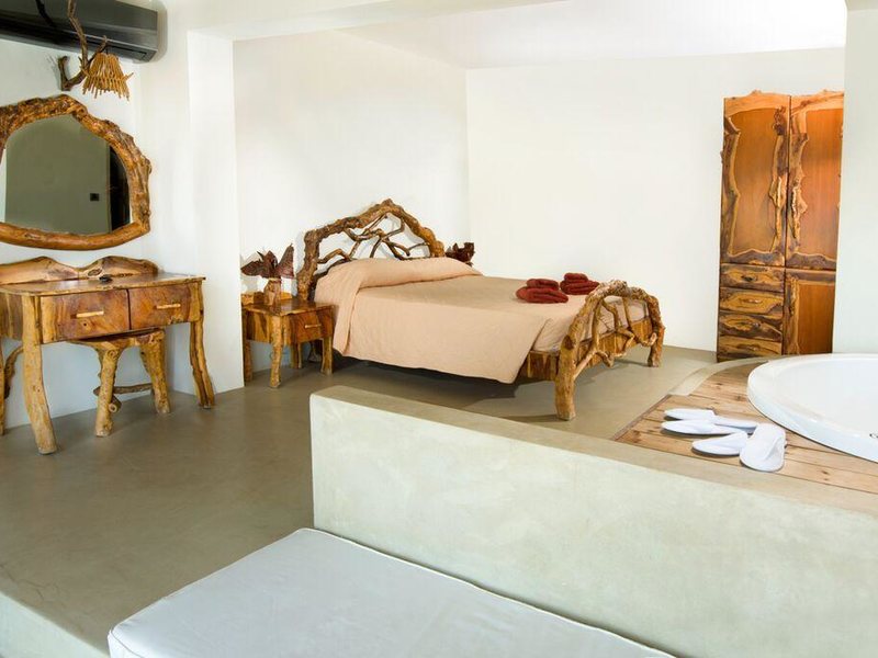 Gloria Maris Hotel Suites & Villa  305951