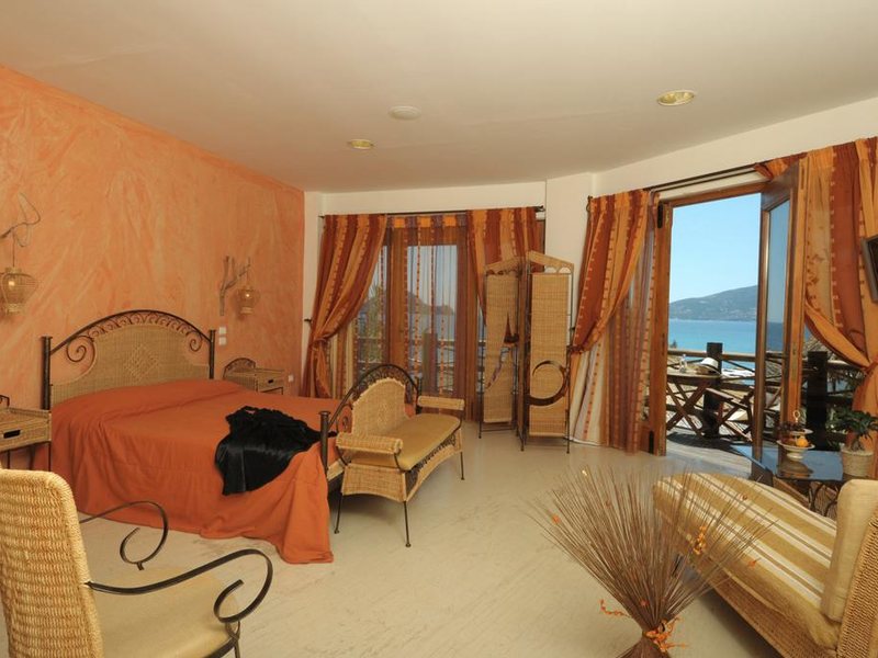 Gloria Maris Hotel Suites & Villa  305961