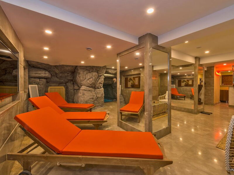 Glorious Hotel (ех 279862