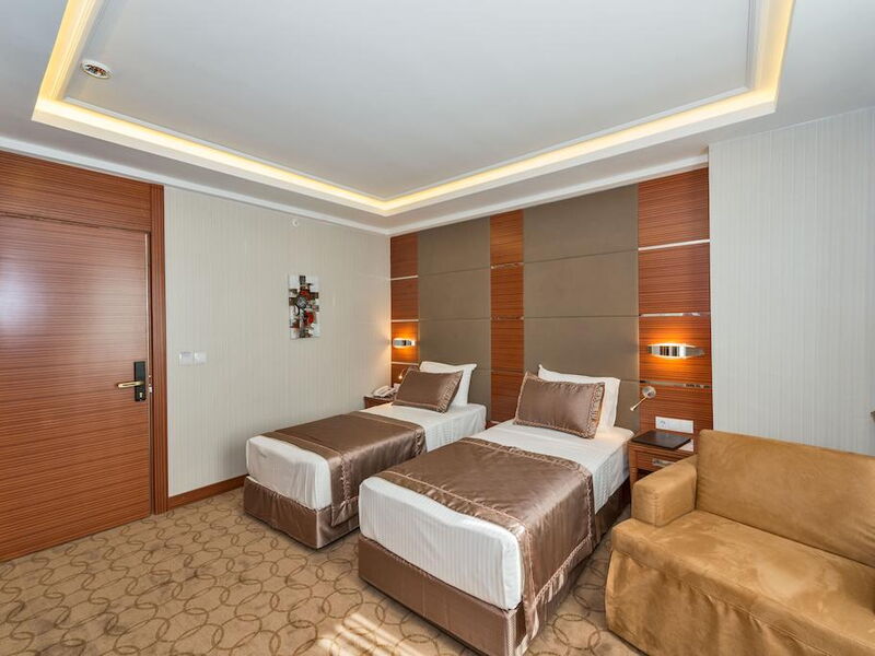 Glorious Hotel (ех 279864