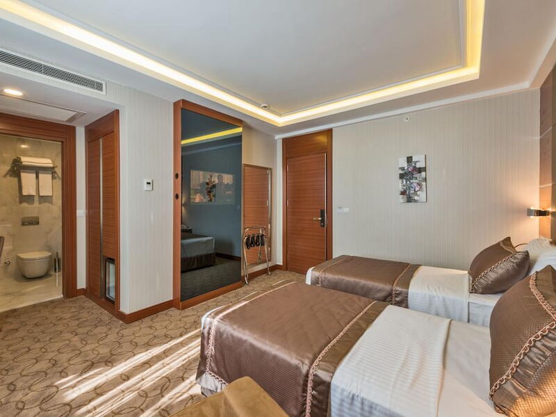 Glorious Hotel (ех 279865