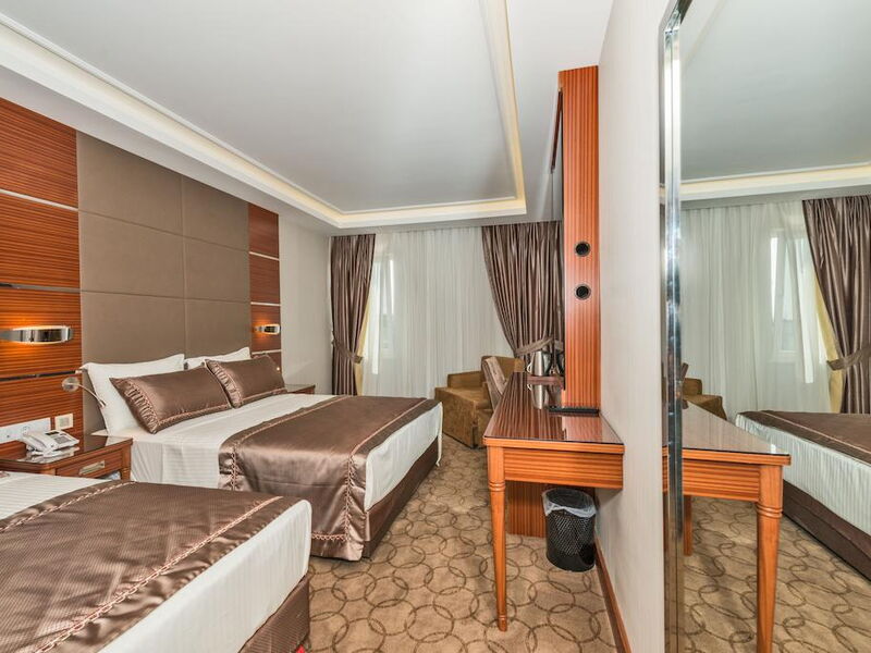 Glorious Hotel (ех 279866