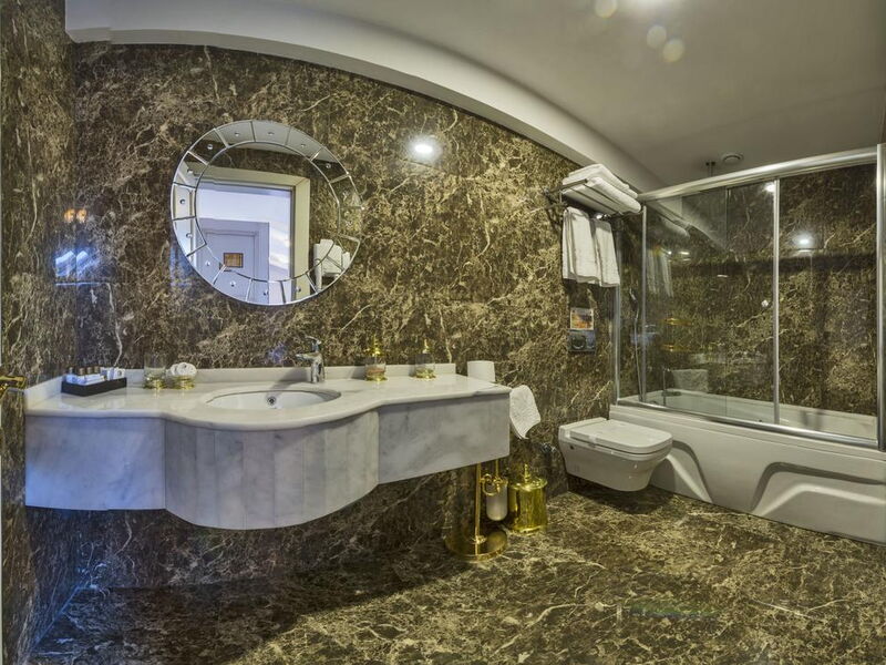 Glorious Hotel (ех 279874