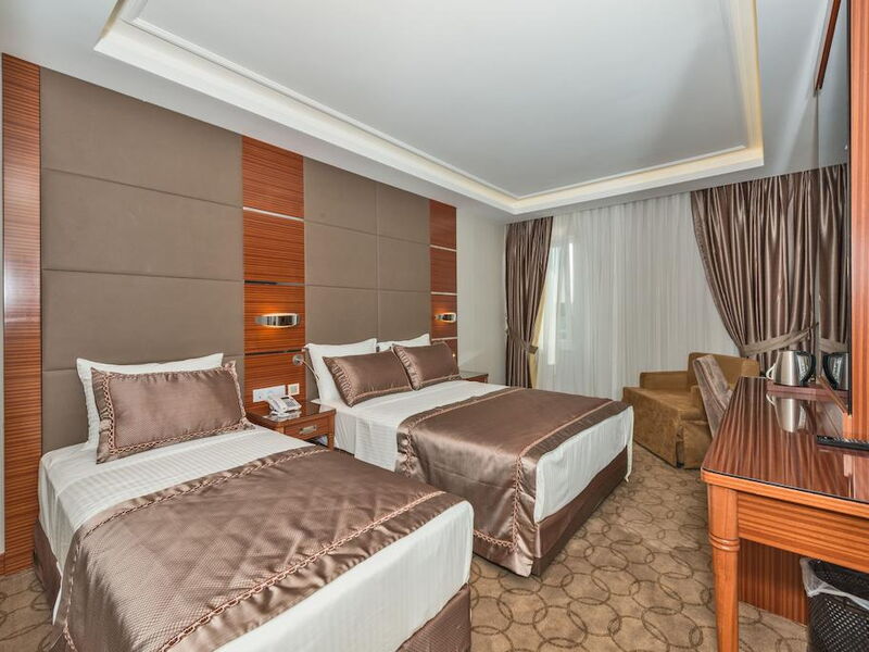 Glorious Hotel (ех 279875