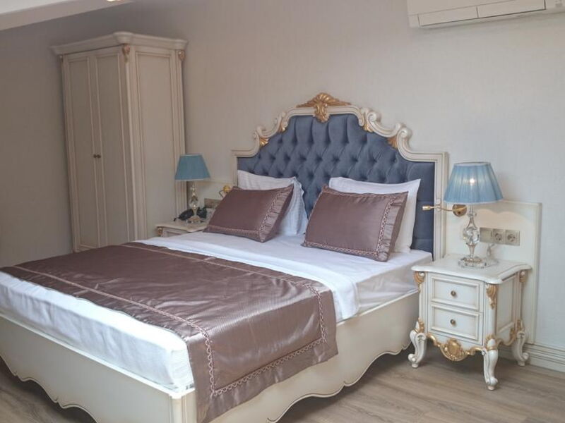 Glorious Hotel (ех 279876