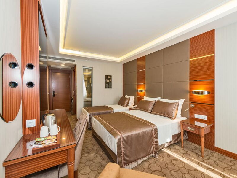 Glorious Hotel (ех 279880