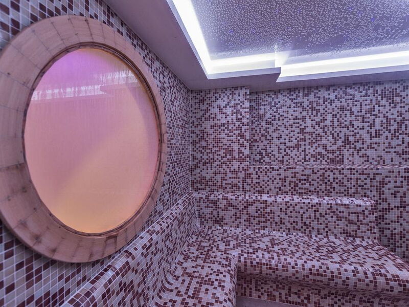 Glorious Hotel (ех 279883