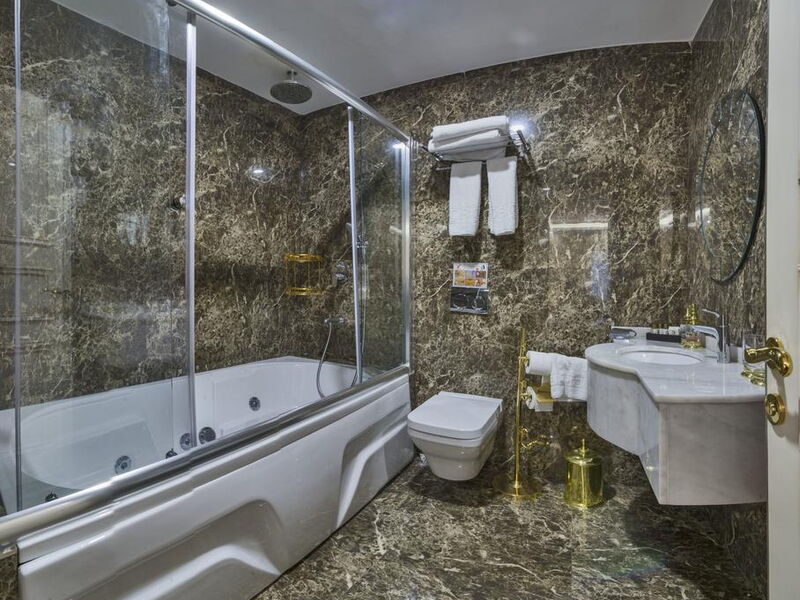 Glorious Hotel (ех 279885