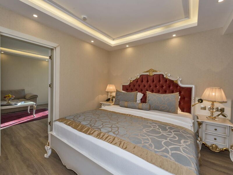 Glorious Hotel (ех 279887