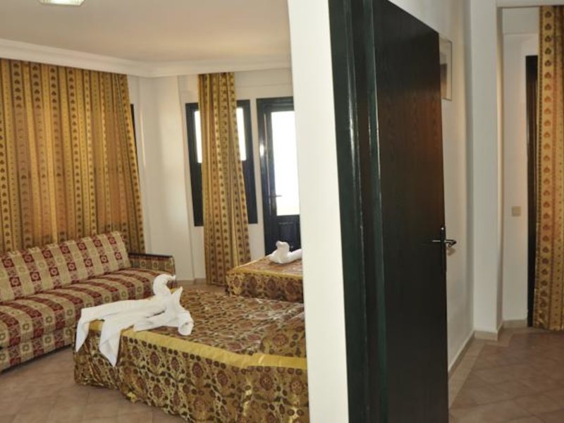Gold Twins Suite Hotel 69936