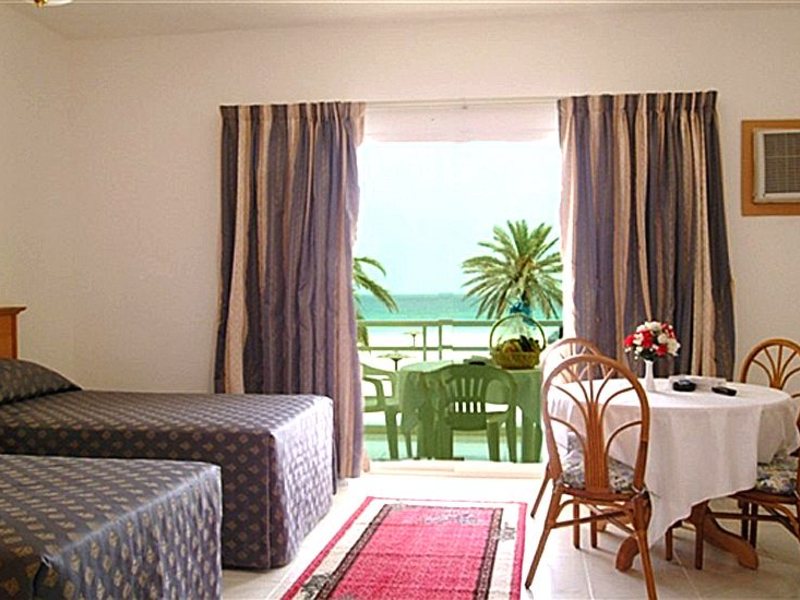 Golden Beach Motel  46572