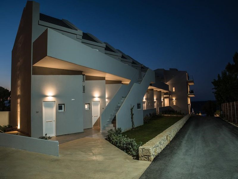 Golden Coast Resort 305996