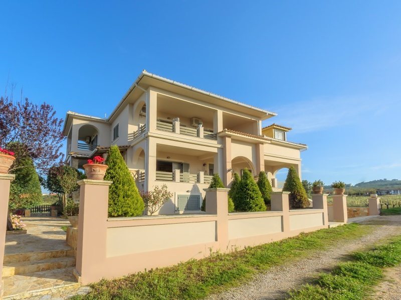 Golden Coast Resort 306000