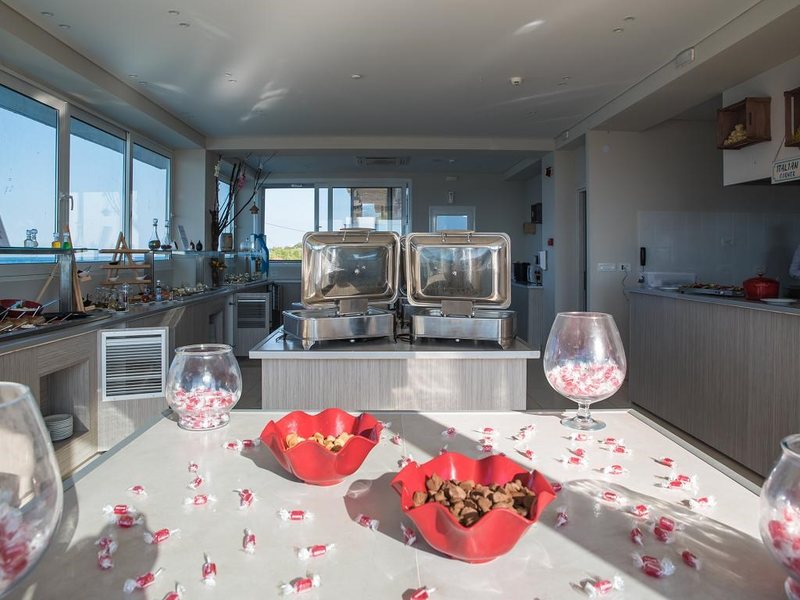 Golden Coast Resort 306006