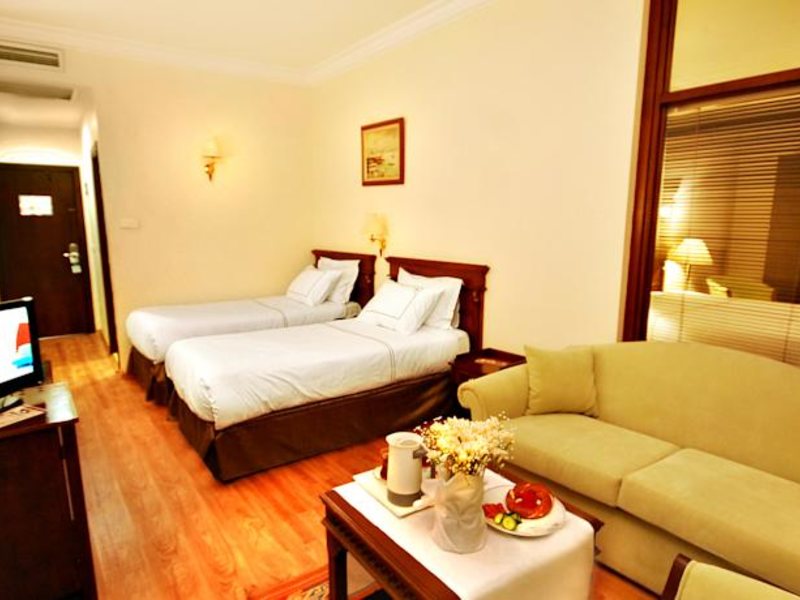 Golden Crown Hotel 75245