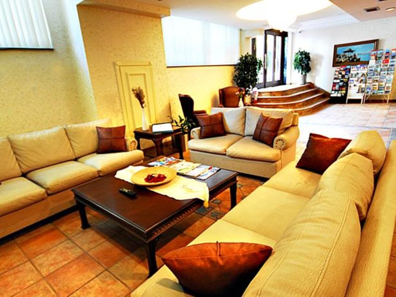 Golden Crown Hotel 75248