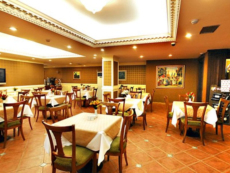 Golden Crown Hotel 75250