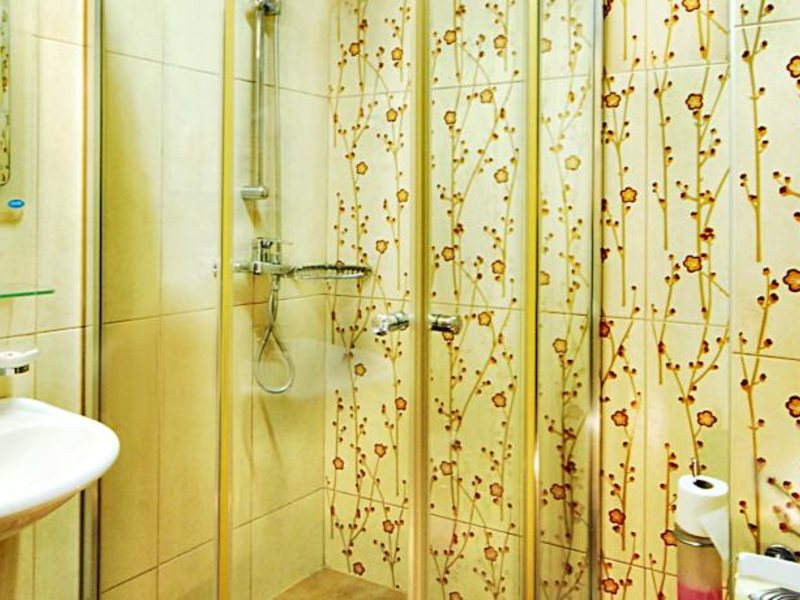 Golden Crown Hotel 75253