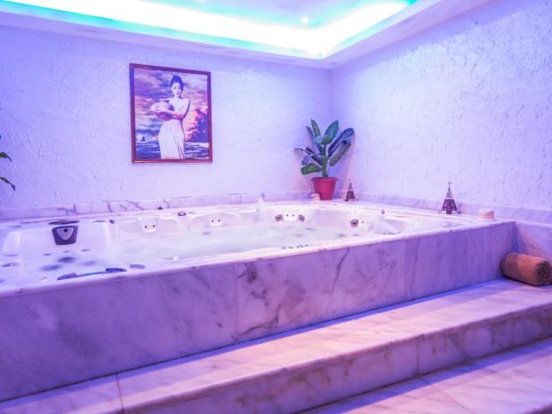 Golden Five Club  124093