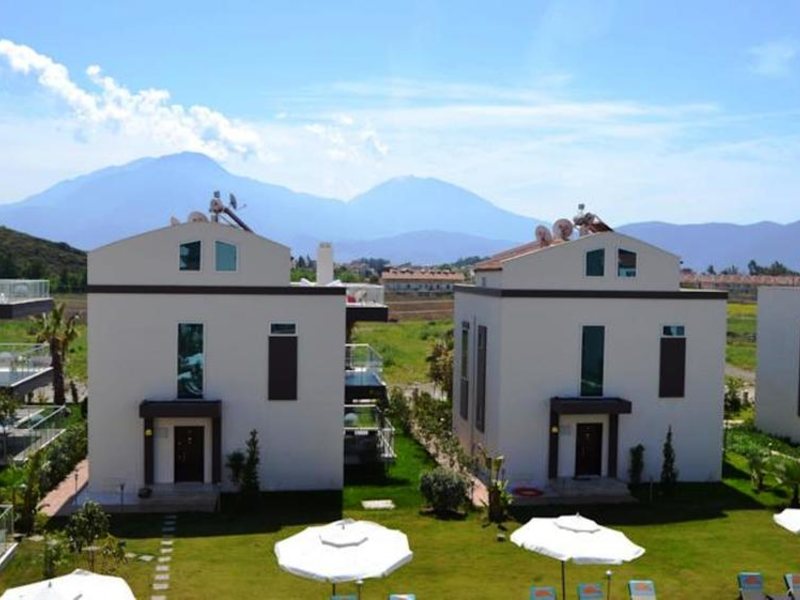 Golden Life Blue Green Residence 275896