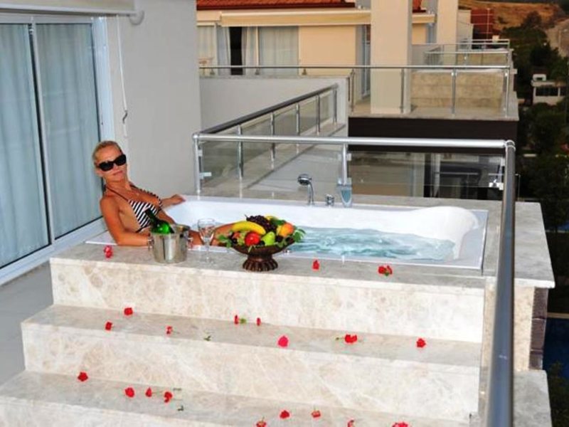 Golden Life Blue Green Residence 275898