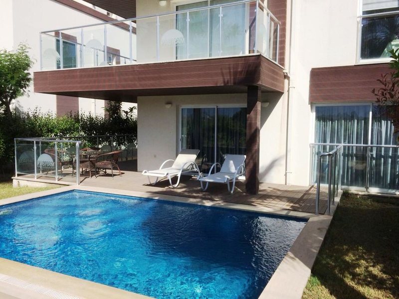 Golden Life Blue Green Residence 275900