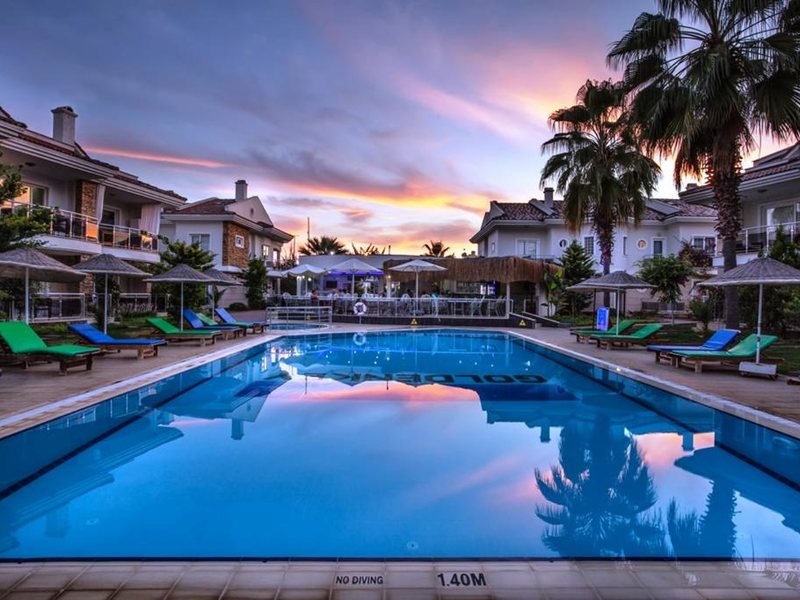 Golden Life Blue Green Residence 275903