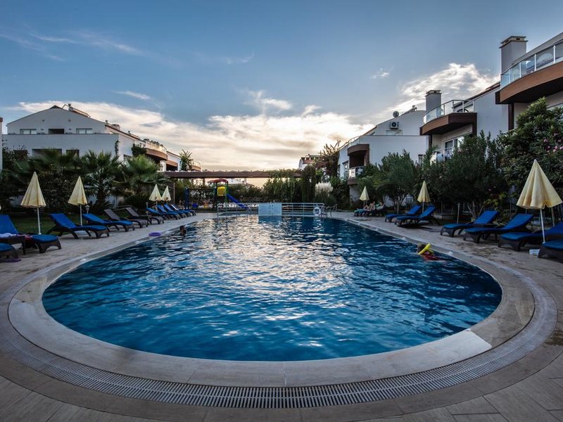 Golden Life Blue Green Residence 275915