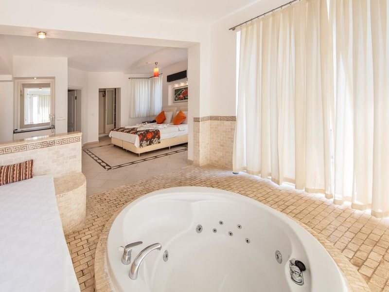 Golden Life Heights Deluxe Suit Hotel 278356